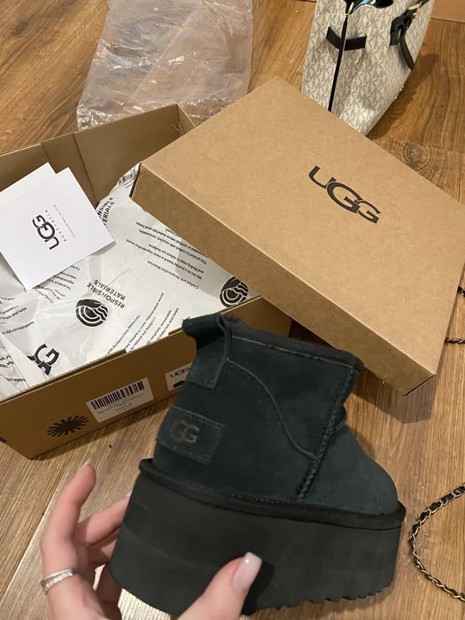 Femme UGG Bottes à Plateforme Noires 38