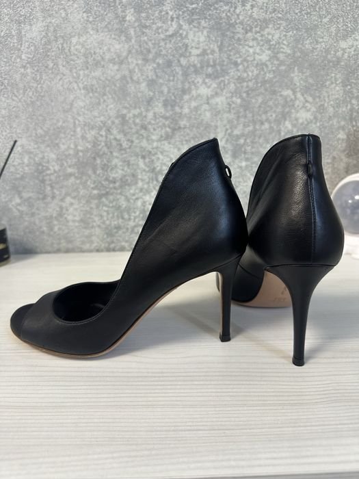 Женские Gianvito Rossi Туфли Чёрные Кожа 37.5