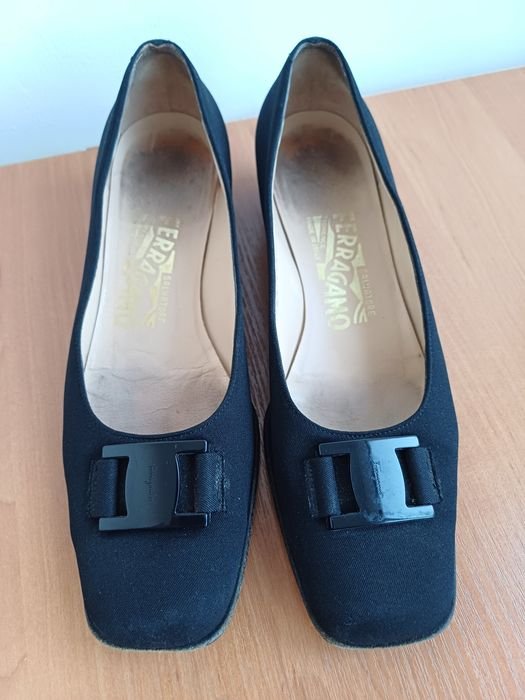 Женские Salvatore Ferragamo Туфли Чёрные 39