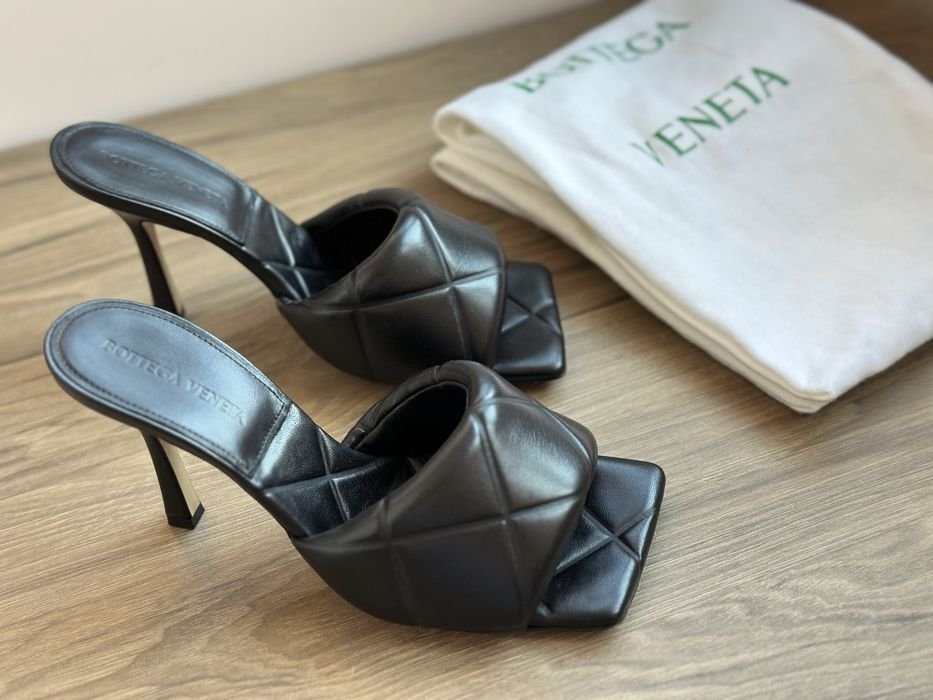 Женские Bottega Veneta Мюли Черные Кожаные 38.5