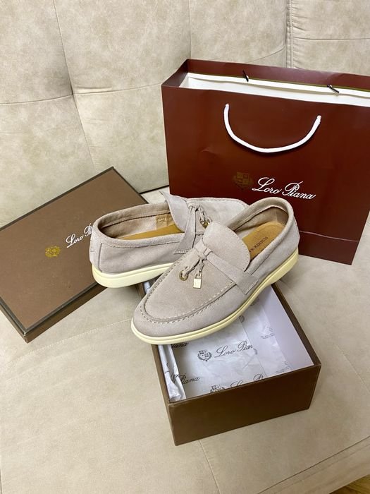 Женские Loro Piana Лоферы Бежевый Замша 37