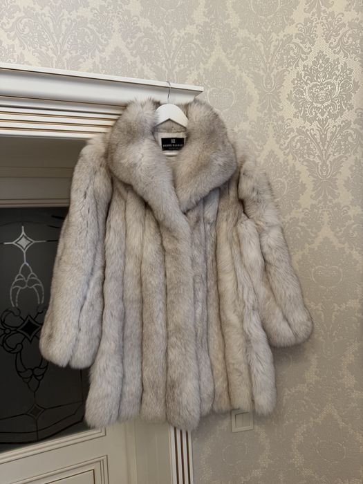 Женский Pierre Balmain Пальто Серый 42