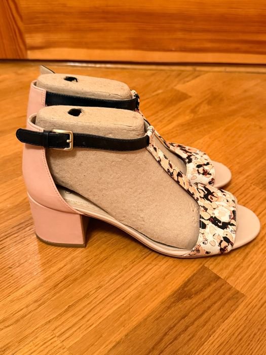 Женские Clarks Каблуки Нюдово-розовый Комби Кожа