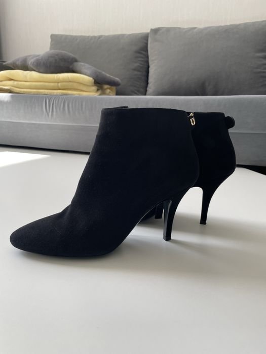 Женские Salvatore Ferragamo Ботильоны Чёрные Замша