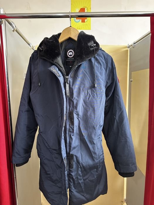 Женский Canada Goose Пуховик Тёмно-синий 36