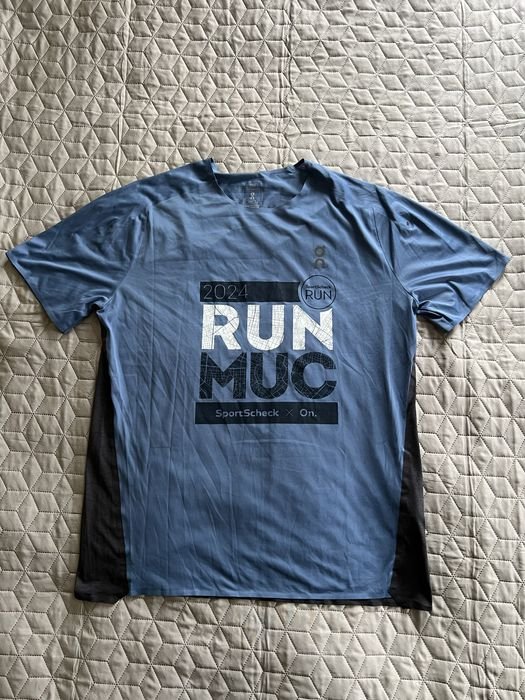 Uomo On Running T-Shirt Blu Navy Sottile 42