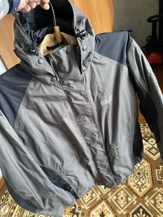 Женская Jack Wolfskin Куртка Чёрная 40