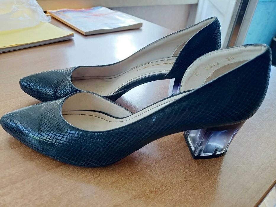 Женские Vero Cuoio Туфли Чёрные 39