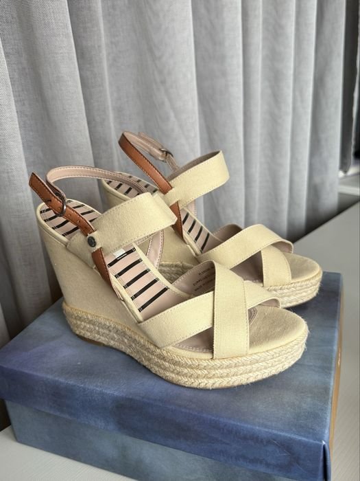 Женские Pepe Jeans Босоножки Бежевый 40