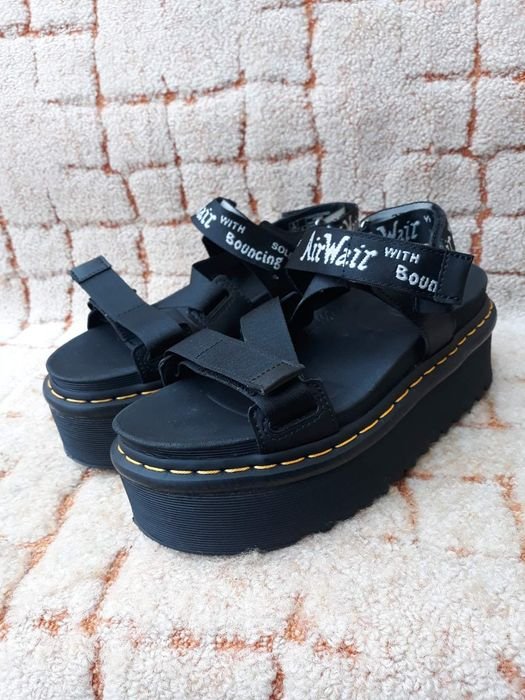 Женские Dr. Martens Сандалии Чёрные 39