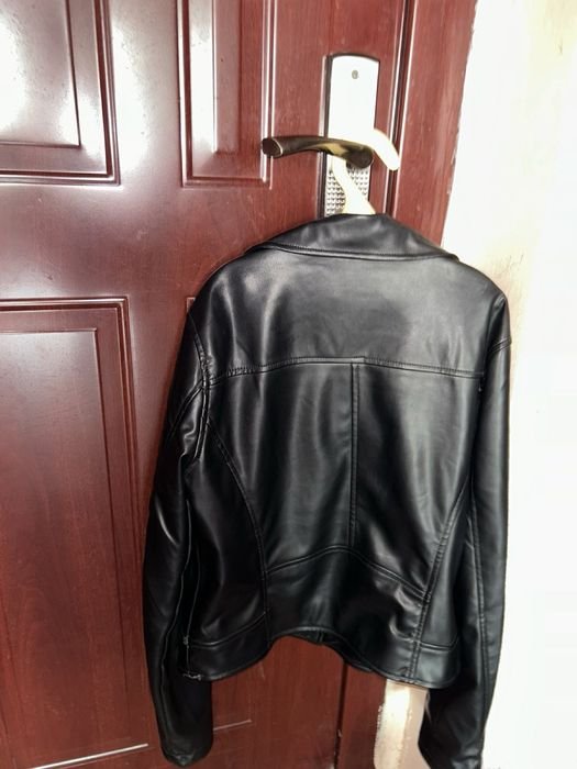 Женская Cropp Town Куртка Чёрная 38