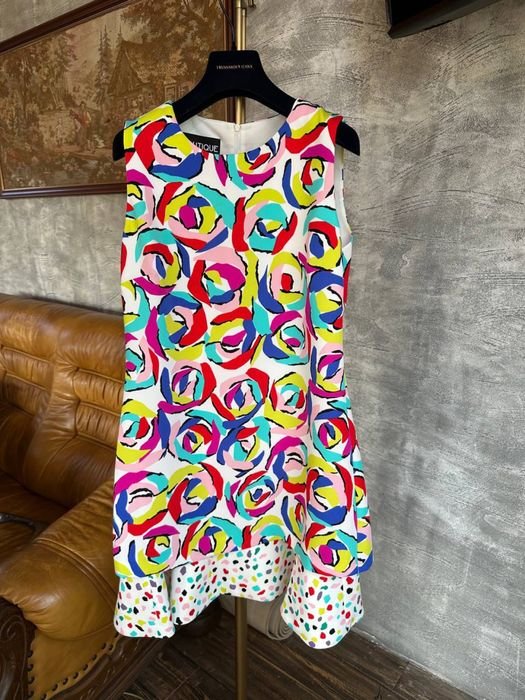 Женское Moschino Платье Яркое 40