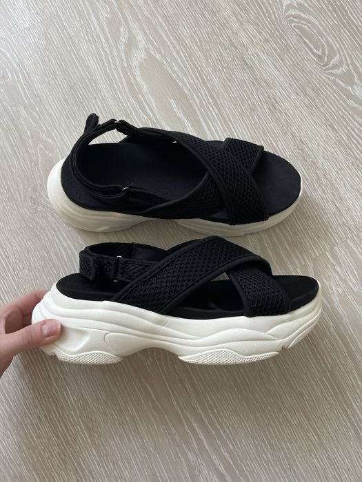 Damen Bershka Absätze Schwarz  