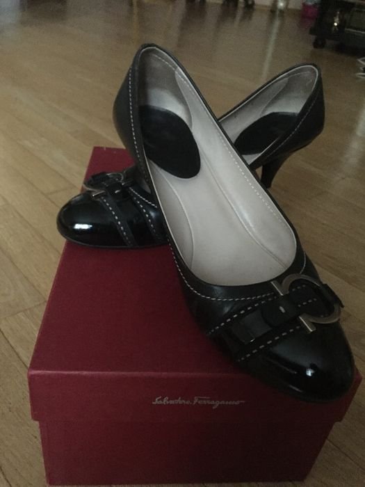 Женские Salvatore Ferragamo Туфли Чёрные Кожа 39