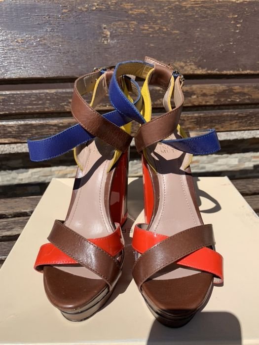 Женские Vince Camuto Босоножки Кожаные 37