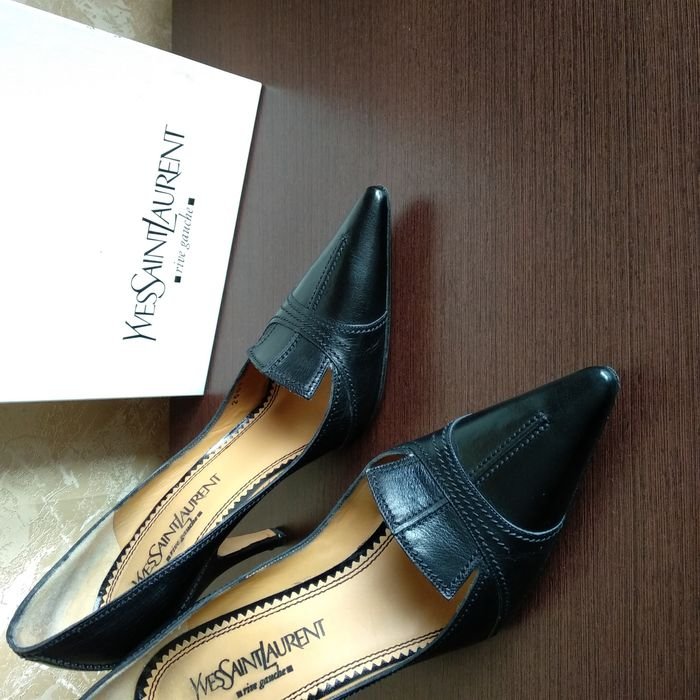 Yves Saint Laurent Туфлі Чорні 39,5