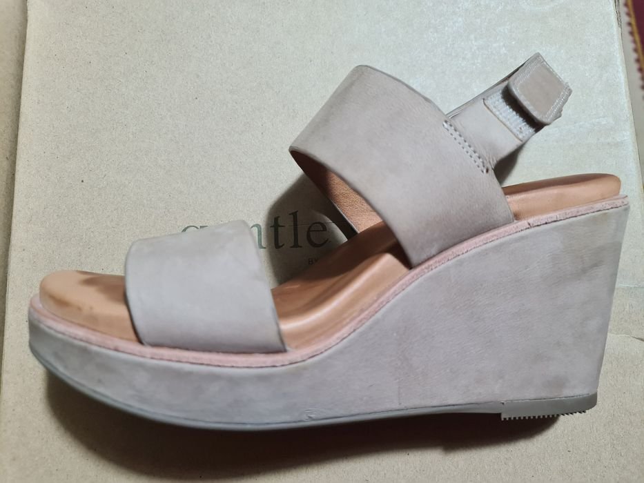 Женские Kenneth Cole Босоножки 36