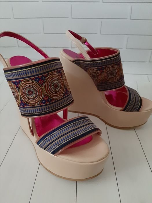 Женские Pollini Босоножки 38