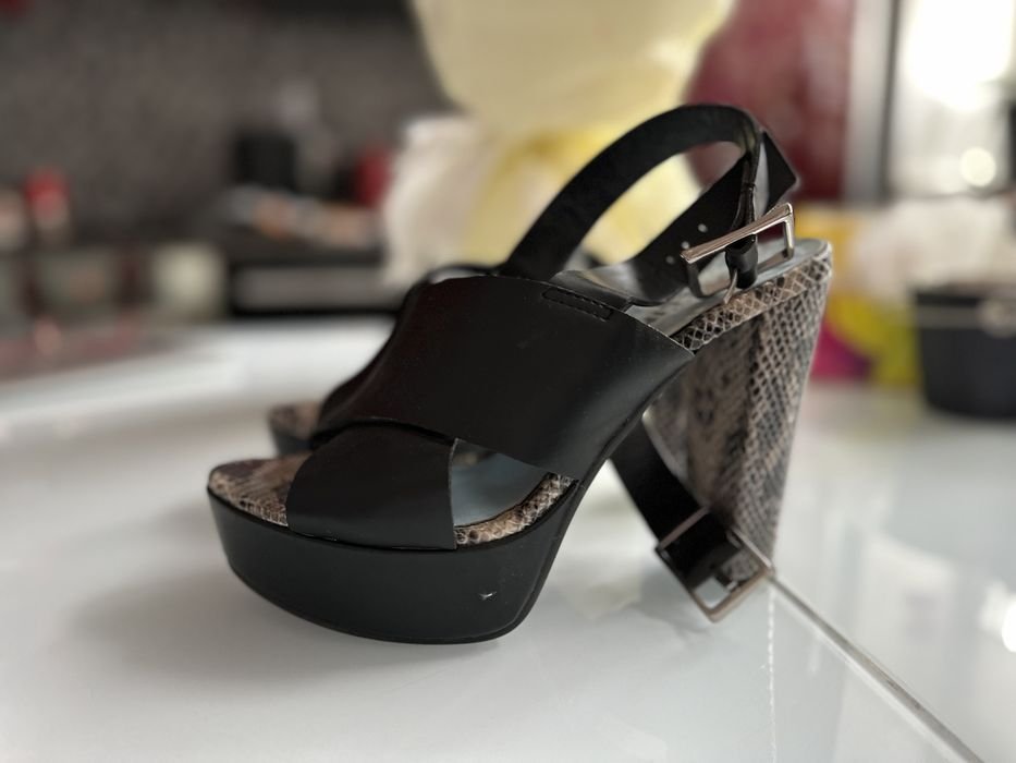 Женские Pollini Босоножки Кожа 37