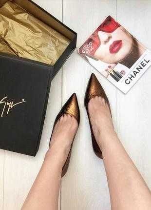 Женские Giuseppe Zanotti Туфли Золотые Кожа 37