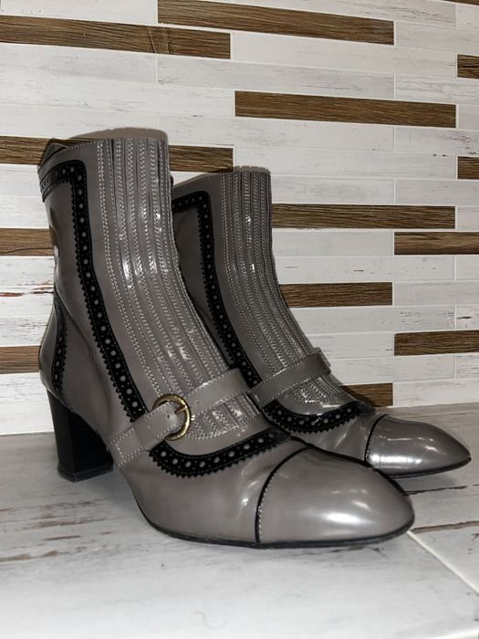 Damen Tod’s Stiefel Grau Leder 41