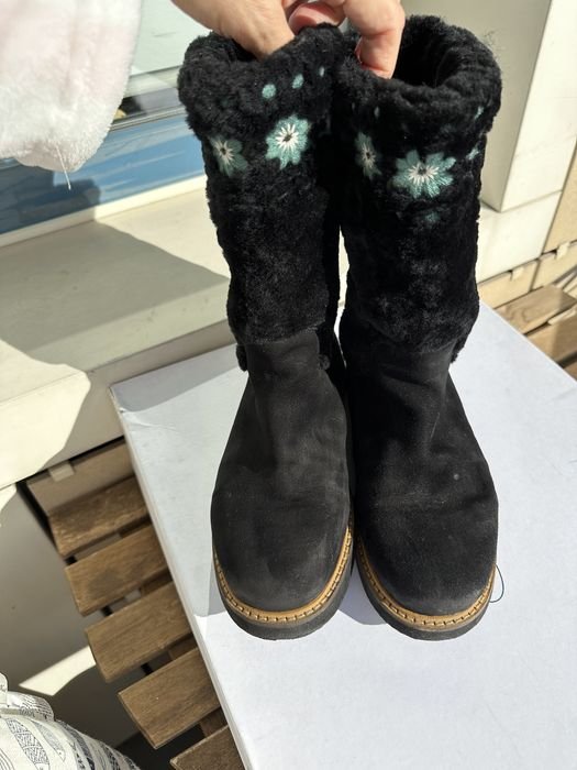 Femme Red Valentino Bottes Ugg Noires Beiges Suède