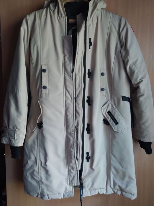 Женская Canada Goose Пуховик Бежевый 36