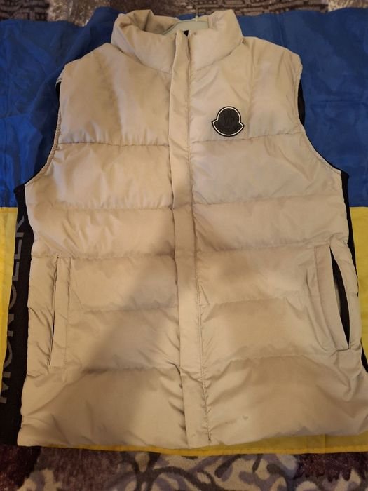 Женская Moncler Жилетка Серая 44