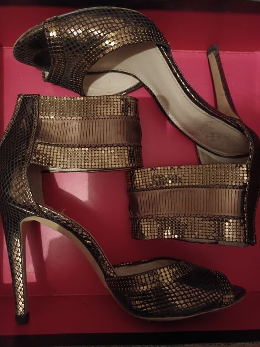 Женские Vince Camuto Босоножки Золотые Кожа 40