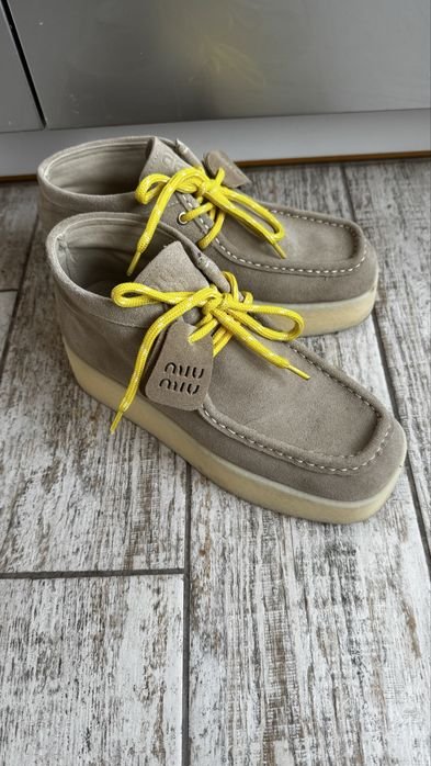 Женские Miu Miu Обувь Бежевый Замша 38