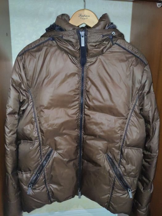 Женский Armani Collezioni Пуховик Коричневый 38