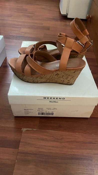 Женские Max Mara WEEKEND Босоножки Коричневый