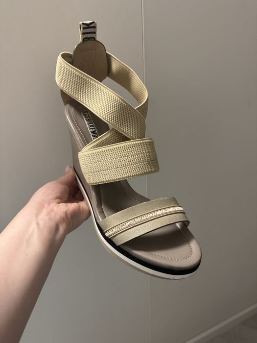 Женские Dirk Bikkembergs Босоножки Бежевый Кожа 40