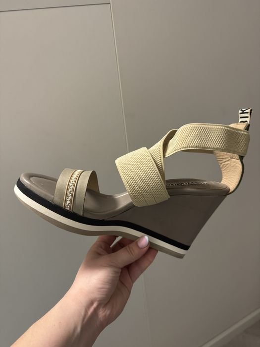 Женские Dirk Bikkembergs Босоножки Бежевый Кожа 40