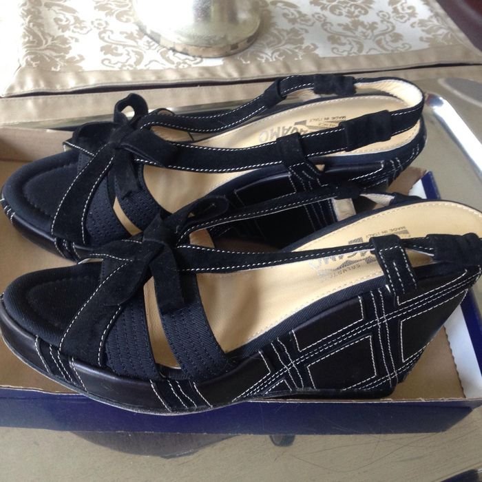 Женские Salvatore Ferragamo Босоножки Чёрные 38