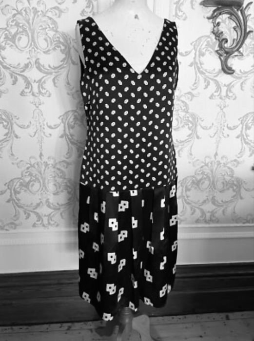 Женский Laura Ashley Платье Чёрный Шёлк 40