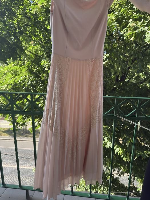 Женское Rinascimento Платье Розовое Кружево 34