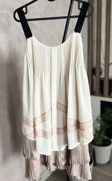 Женский Pinko Платье Бежевый S