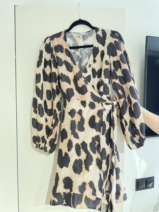 Женская Ganni Платье Бежевый 38