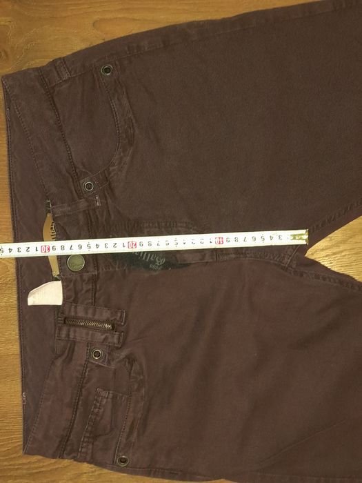 Женские John Galliano Джинсы Бордовый Хлопок