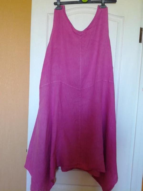 Женское Luigi Moda Платье Розовое Лен 44 / XXL /