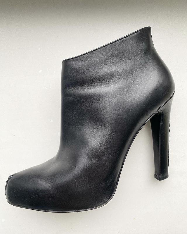 Женские Roger Vivier Ботильоны Чёрные Кожа 38