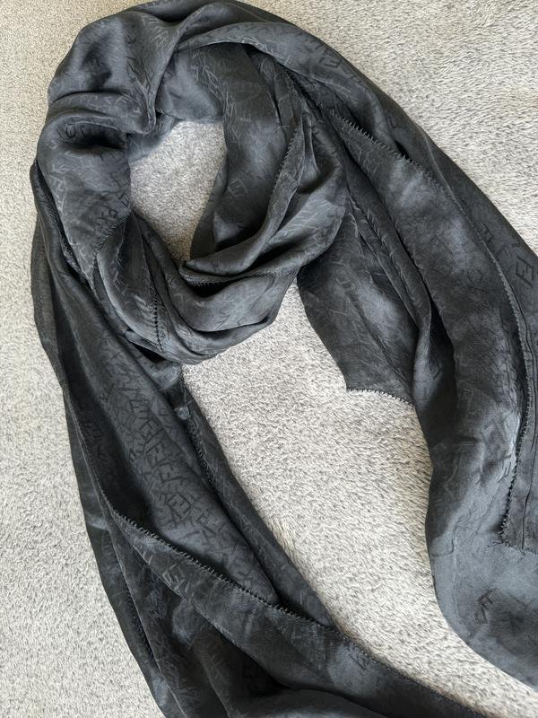 Femme Fendi Écharpe Noire Soie