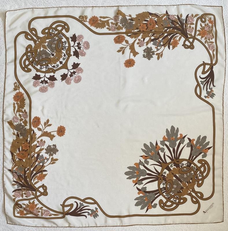 Women Aquascutum Scarf Beige Silk