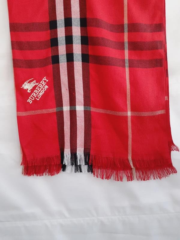 Женский Burberry Шарф Чёрный Вискоза