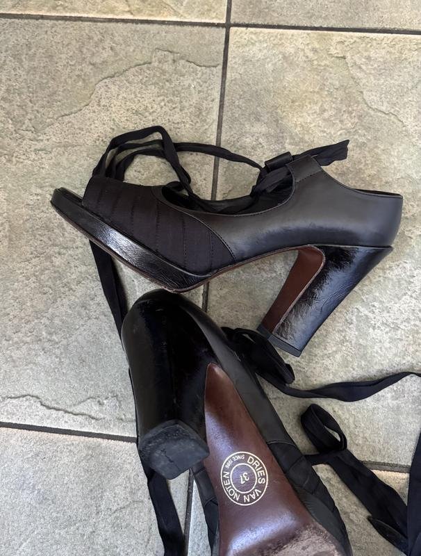 Женские Dries Van Noten Босоножки Чёрный Кожа 36.5