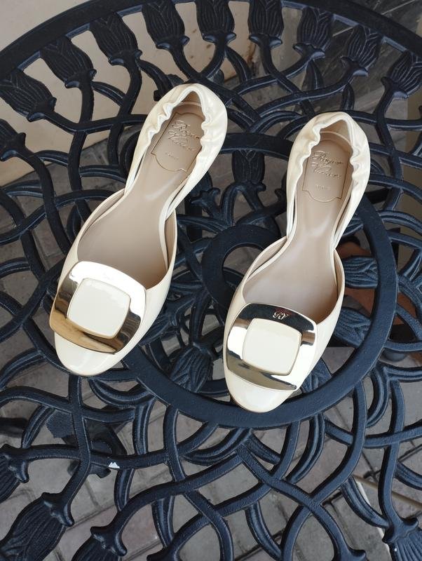Женские Roger Vivier Лоферы Бежевый Лаковая кожа