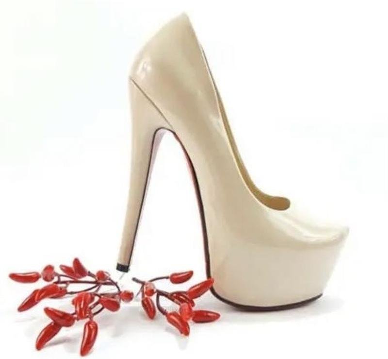 Женские Christian Louboutin Туфли Бежевый 36