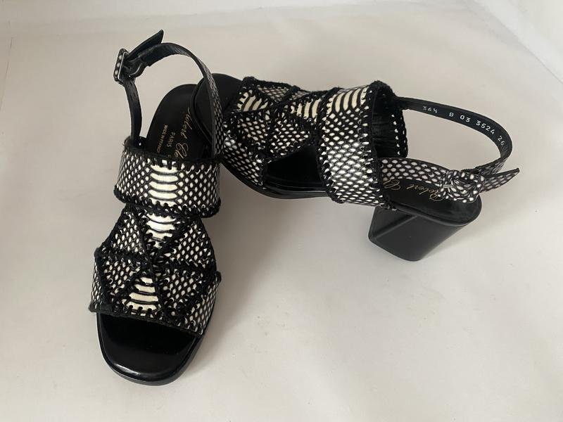 Женские Robert Clergerie Босоножки Чёрный Кожа