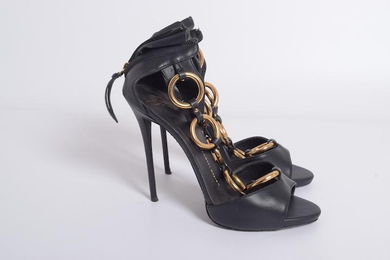 Женские Giuseppe Zanotti Босоножки Чёрный 39